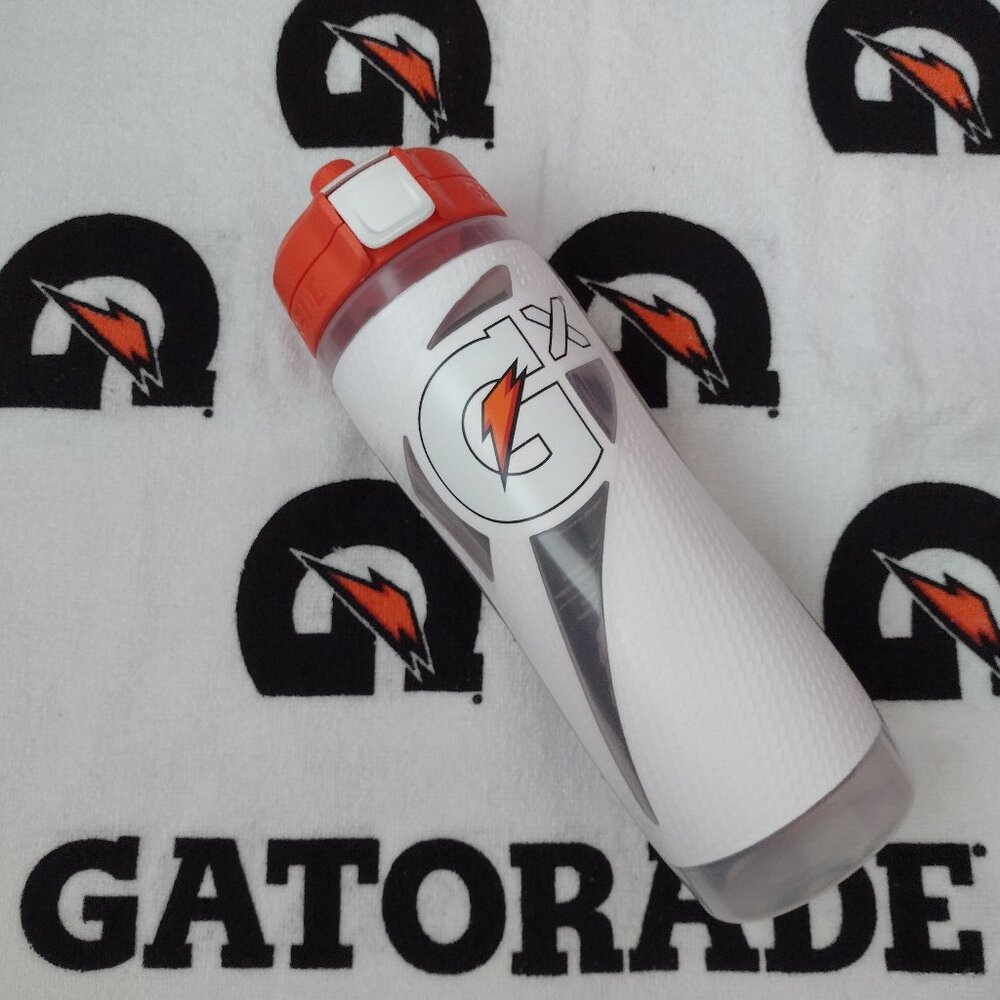 New with tags Gatorade Big 10 Bottle and New Gatorade Towel